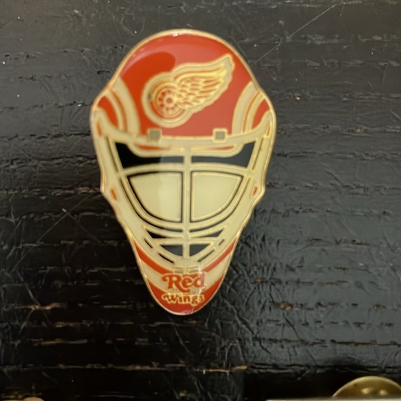 Choose vintage Red Wings pin, NHl, hockey accessories, red and white - Picture 2 of 8